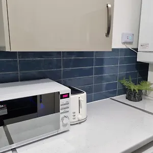 Beautiful Modern On Wick Lane Apartment London